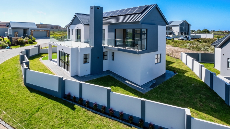 4 Bedroom Property for Sale in Kingswood Golf Estate Western Cape